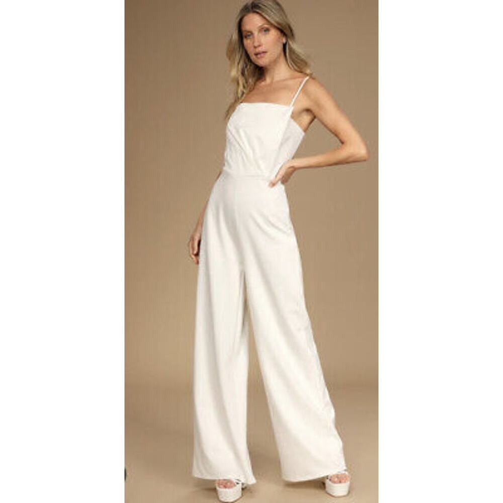 LULU'S Know Your Angle White Pleated Wide-Leg Jumpsuit Size Medium comfort